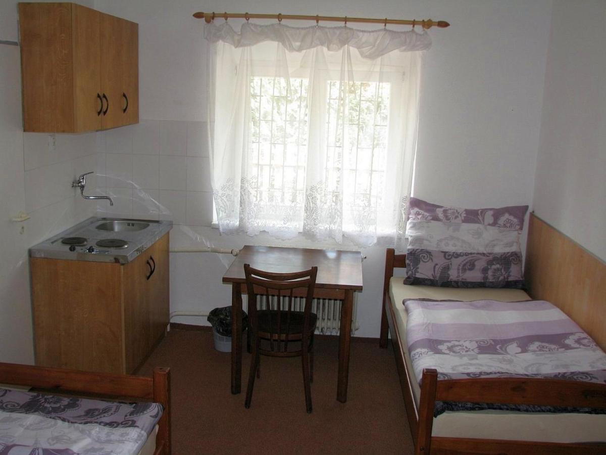 Hostel Sokol Troja Прага Экстерьер фото