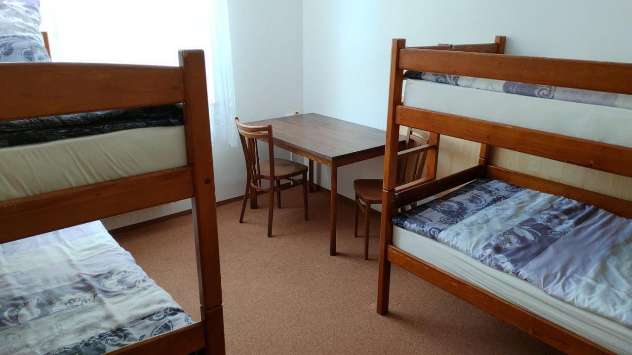 Hostel Sokol Troja Прага Экстерьер фото