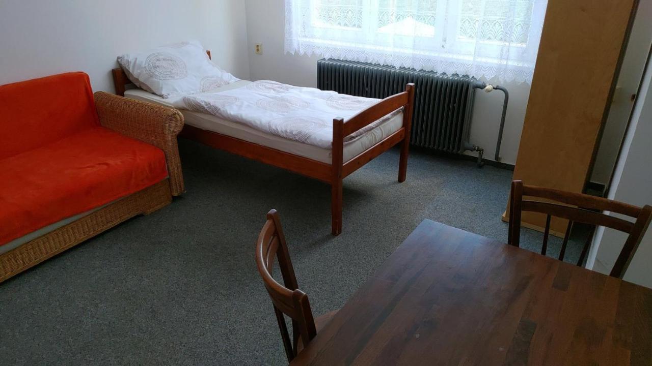 Hostel Sokol Troja Прага Экстерьер фото